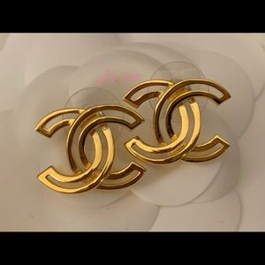 Chanel gold classic CC earrings